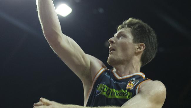Cameron Gliddon of the Taipans drives to the basket during the NBL Round 16 game between Illawarra Hawks and Cairns Taipans at the WIN Entertainment Centre in Wollongong, Sunday, January 28, 2018. (AAP Image/Craig Golding)