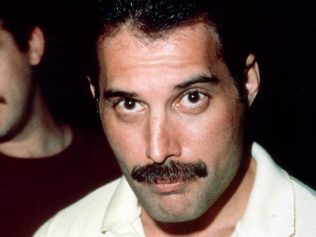 Undated : Singer Freddie Mercury from band, 'Queen' - music singers bands groups