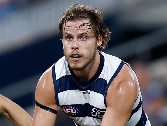 Jake Kolodjashnij handballs. Picture: Michael Willson/AFL Photos via Getty Images)