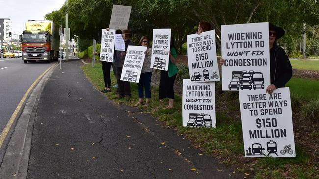 Cr Jonathan Sri's signs against the widening of Lytton Rd.