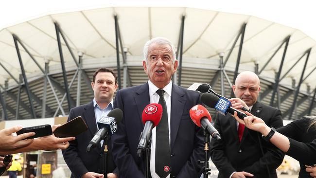 Wanderers Chairman Paul Lederer has questioned the FFA’s abilities to lead.