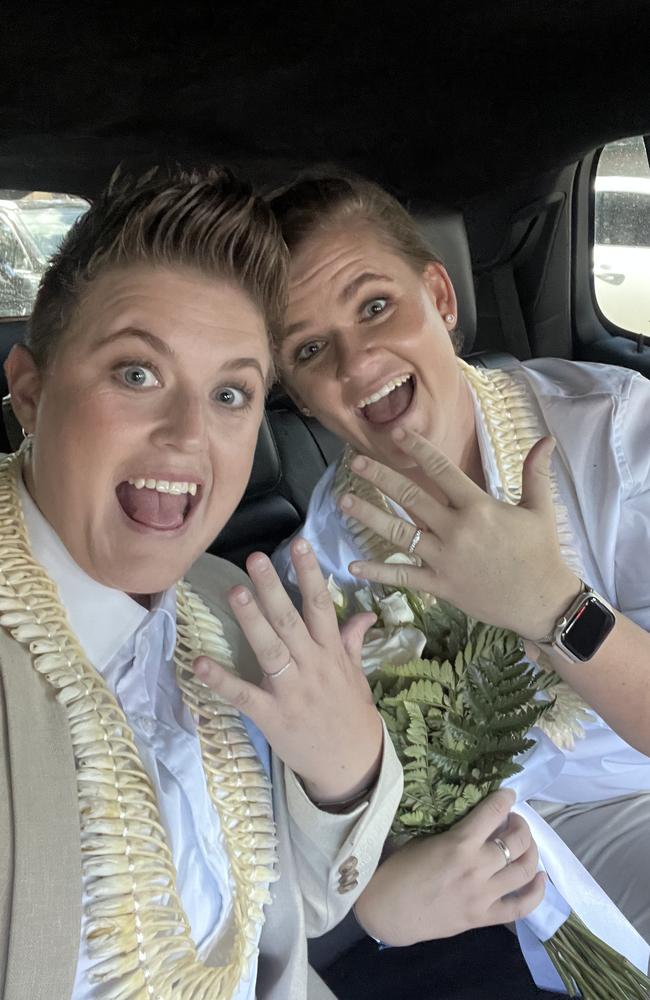 Australian cricketer Jess Jonassen eloped in Hawaii, marrying her partner Sarah Gooderham. Picture: James Edens