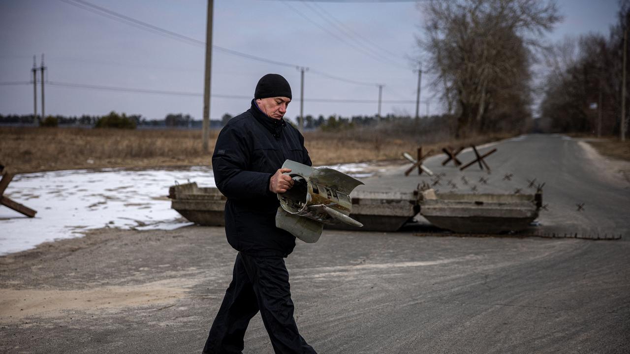 Russian convoy caught in Ukrainian ambush on way to Kyiv | video | The ...