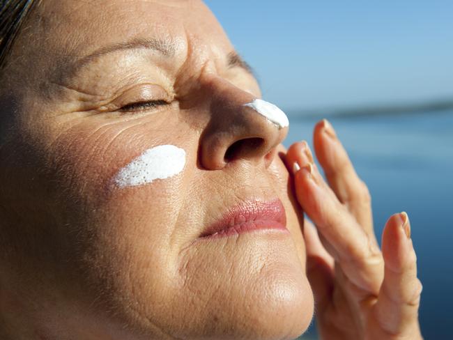 Men need to take a leaf from the ladies’ book and apply more sunscreen.