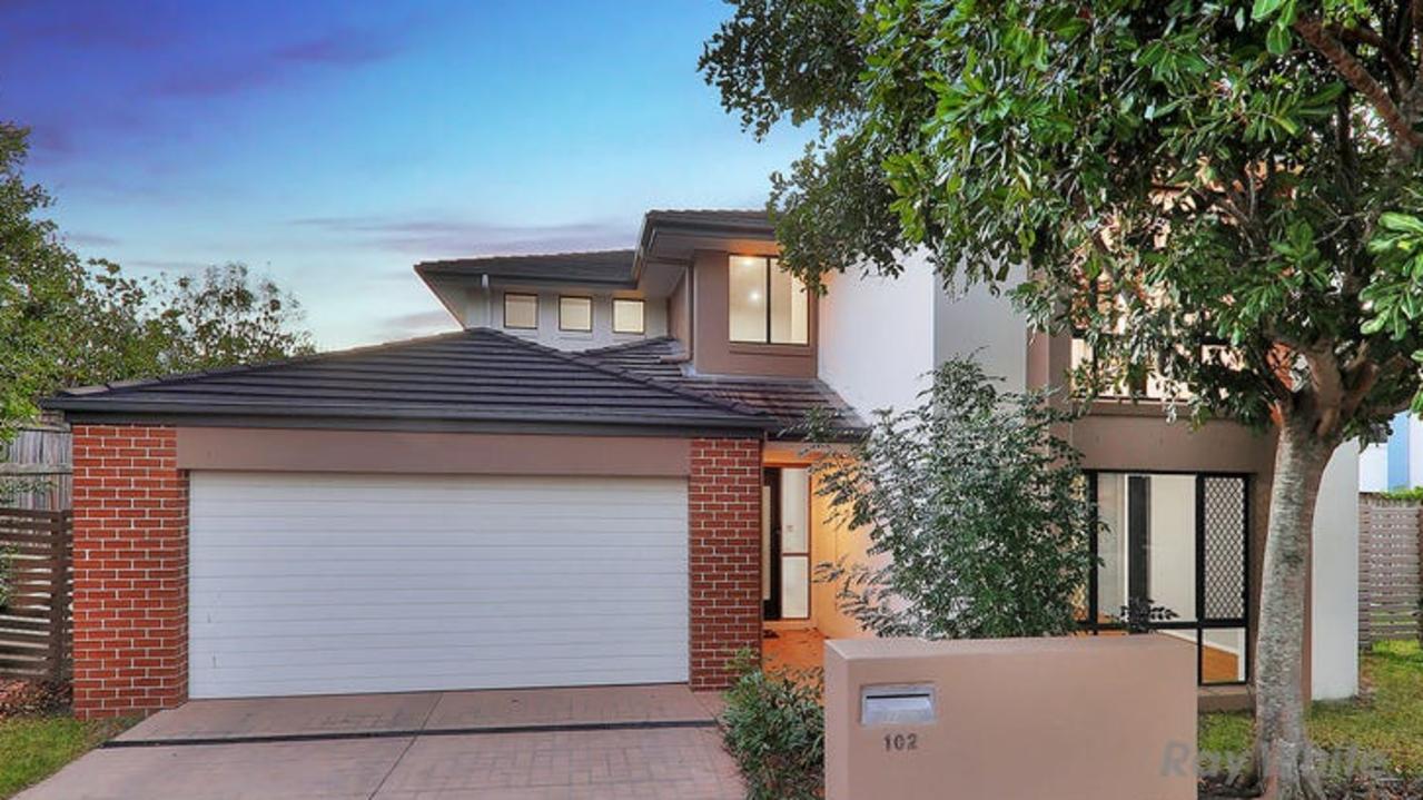 This house in Robertson recently sold for $1.085m, less than the suburbs median house value