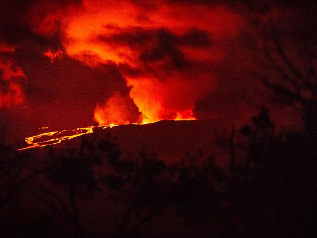 Mauna Loa erupts for the first time since 1984 on Hawaii Island, on November 28, 2022. - The world's largest active volcano burst into life for the first time in 40 years, spewing lava and hot ash Monday in a spectacular display of nature's fury by Mauna Loa in Hawaii. Rivers of molten rock could be seen high up on the volcano, venting huge clouds of steam and smoke at the summit on Big Island, and sparking warnings the situation could change rapidly. (Photo by Ronit FAHL / AFP)