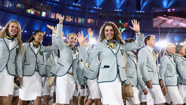 RIO DE JANEIRO, BRAZIL - AUGUST 05: Jessica Fox (C) and other members of the Australia team take part in the Opening Ceremony of the Rio 2016 Olympic Games at Maracana Stadium on August 5, 2016 in Rio de Janeiro, Brazil. (Photo by Cameron Spencer/Getty Images)