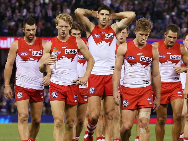 AFL Round 2. Western Bulldogs vs. Sydney Swans at Etihad Stadium.  disappointed Swans players after tonights loss    . Pic: Michael Klein