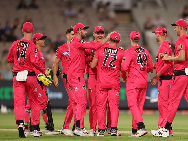 MELBOURNE, AUSTRALIA - JANUARY 31: 6ers players celebrate their wicket during Big Bash League Finals match between the Melbourne Stars and the Sydney Sixers at the Melbourne Cricket Ground on January 31, 2020 in Melbourne, Australia. (Photo by Jonathan DiMaggio/Getty Images)