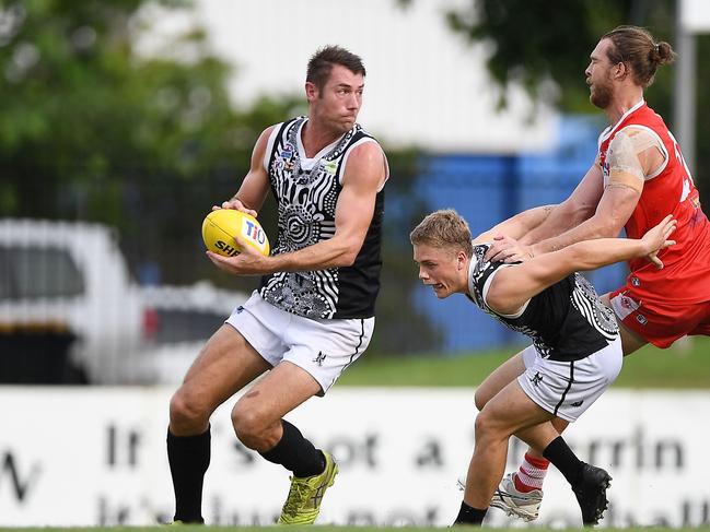 Palmerston skipper Matthew Dennis looks for a teammate. Picture: Felicity Elliott / AFLNT Media