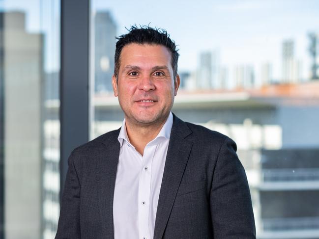 Lucio Ribeiro is an expert in artificial intelligence and its application for advertising, marketing and media.