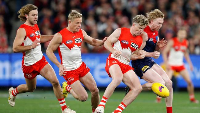 Chad Warner and Clayton Oliver go head-to-head. Picture: Dylan Burns/AFL Photos