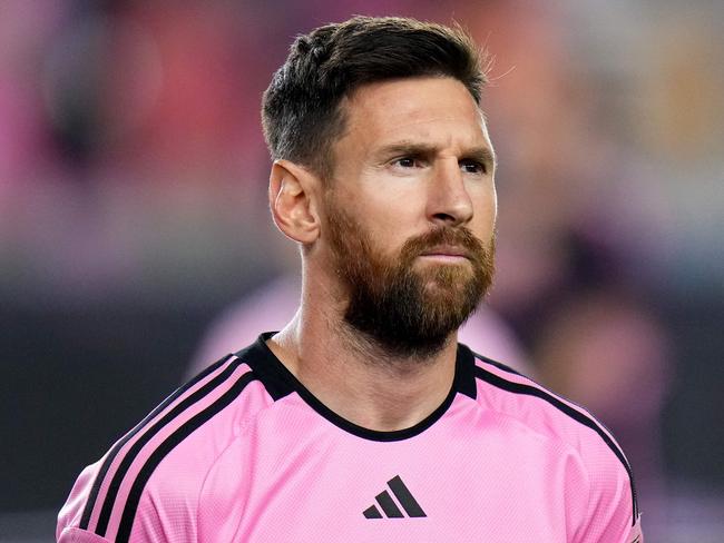 FORT LAUDERDALE, FLORIDA - OCTOBER 25: Lionel Messi #10 of Inter Miami looks on prior to the match against the Atlanta United during round one of the 2024 MLS Playoffs at Chase Stadium on October 25, 2024 in Fort Lauderdale, Florida.   Rich Storry/Getty Images/AFP (Photo by Rich Storry / GETTY IMAGES NORTH AMERICA / Getty Images via AFP)