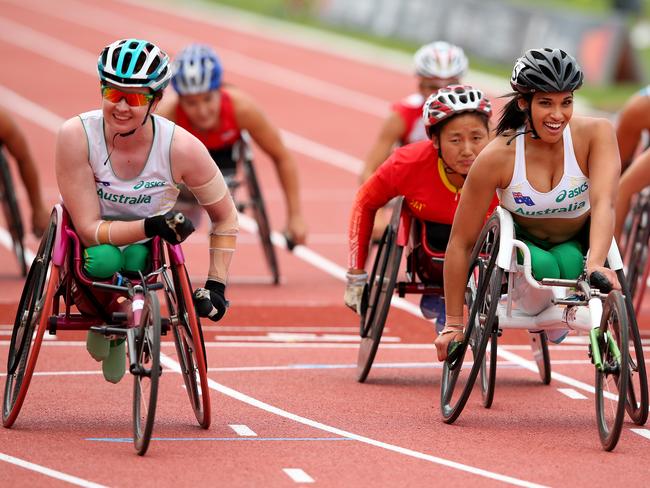 Ballard trains with Australian team mate Madison de Rozario (right). Picture: Julian Finney/Getty Images