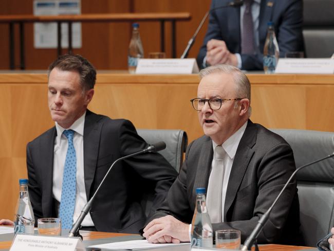 CANBERRA, AUSTRALIA, NewsWire Photos. SEPTEMBER 6, 2024: The Hon Jacinta Allan MP, The Hon Chris Minns MP , The Hon Anthony Albanese MP, The Hon Steven Miles MP, Mr Andrew Barr MLA, The Hon Roger Cook MLA at the National Cabinet meeting in the  Committee Room at Parliament House in Canberra. Picture: NewsWire / David Beach