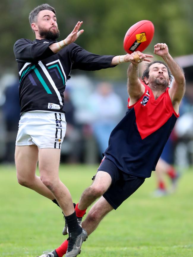 Swifts Creek’s Mick Hayes and Omeo-Benambra’s Ross Ansaldi.