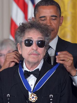 US President Barack Obama (R) presenting the Presidential Medal of Freedom to US musician Bob Dylan in 2012.  Picture:  AFP