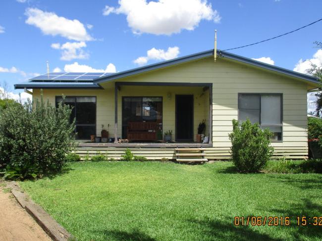 REAL ESTATE: 9 Seery Close Moree NSW 2400 $450 per week Bedrooms 4 Bathrooms 2 Car Spaces 1 House Picture: realestate.com.au