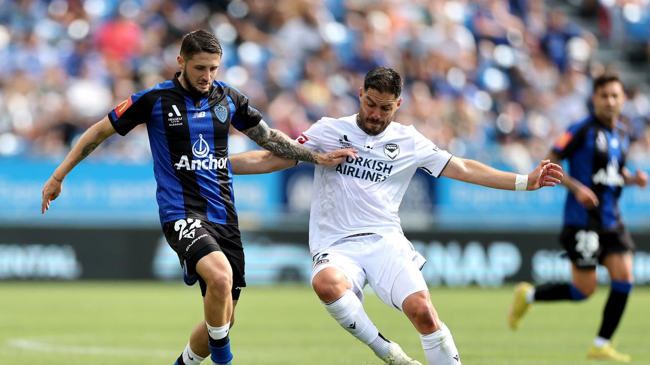 A-League: Victory hold ladder leaders off in new year stalemate