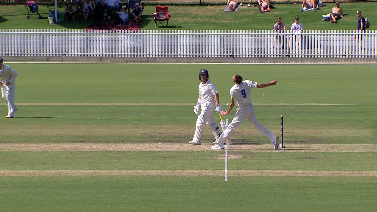 A no-ball controversy has rocked Victoria in the Sheffield Shield final against New South Wales. 