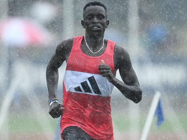 Peter Bol during the 1000m Mens Handicap at the Stawell Gift. Picture: AAP Image/Joel Carett