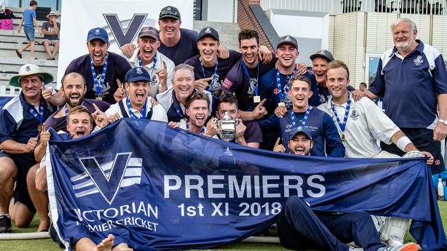 Carlton players spread out the premiership pennant.