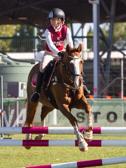 Lotus Locke and her horse All That Ember at the PQC State Showjumping Championships 2023.