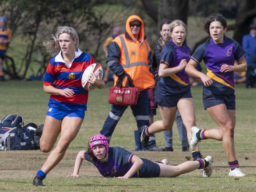 Jess Fitzgibbons for Downlands. Selena Worsley Shield game 1. Girl's rugby 7s Downlands vs Glennie. Saturday, August 6, 2022. Picture: Nev Madsen.