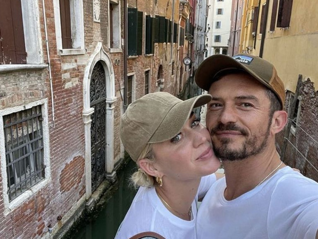 Katy Perry and Orlando Bloom have shared photos from their romantic getaway in Venice.