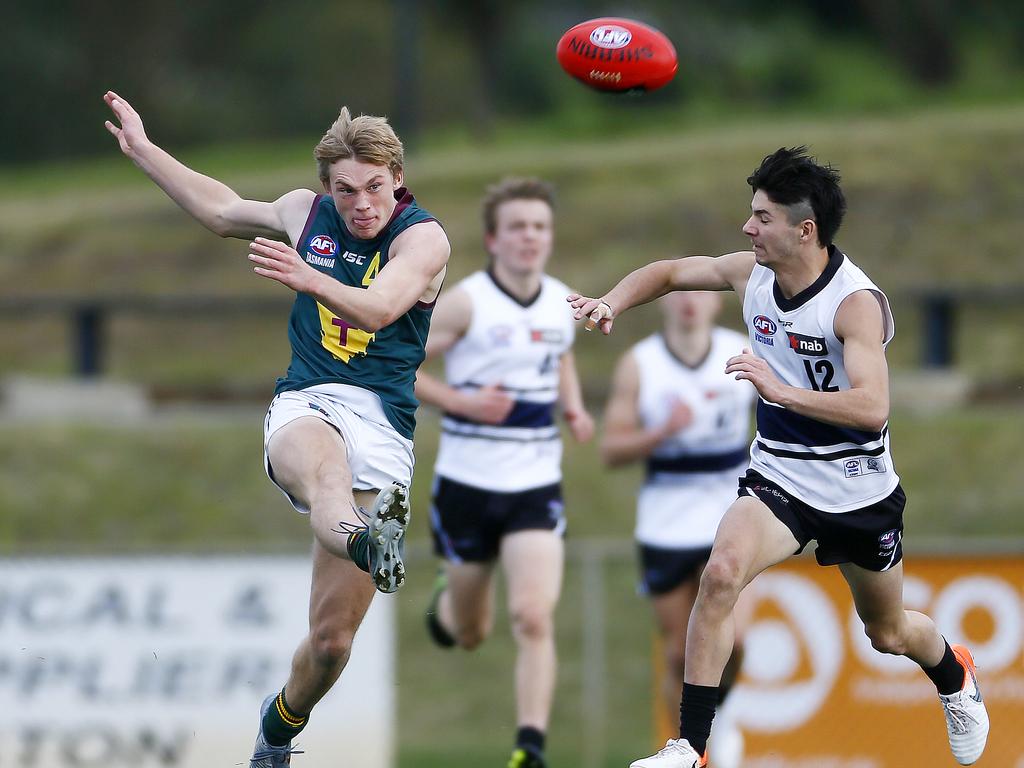 AFL - Tasmania Devils under-18 team in NAB League game against the Northern Knights at Twin Ovals, Kingston. (L-R) Will Peppin with the ball. Picture: MATT THOMPSON