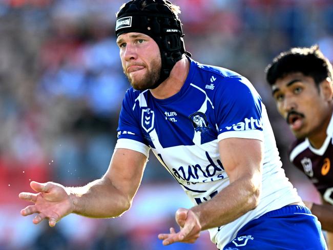 BRISBANE, AUSTRALIA - FEBRUARY 22: Matt Burton of the Bulldogs passes the ball during the 2025 NRL Pre-Season Challenge match between Brisbane Broncos and Canterbury Bulldogs at Kayo Stadium on February 22, 2025 in Brisbane, Australia. (Photo by Bradley Kanaris/Getty Images)