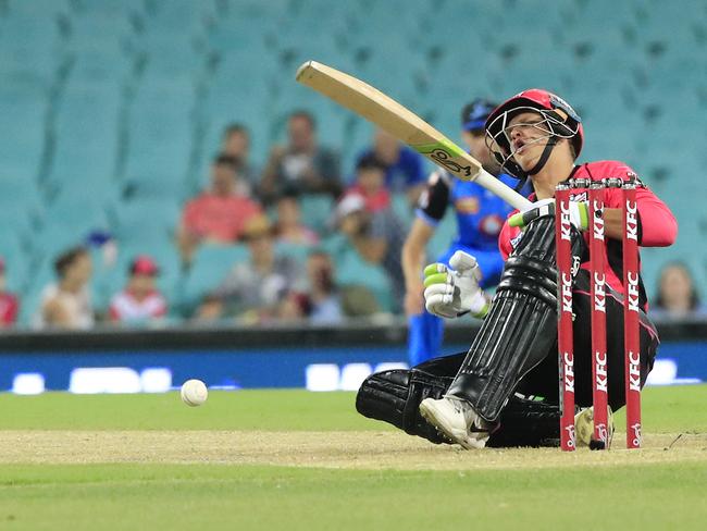 SYDNEY, AUSTRALIA - JANUARY 29: Josh Philippe of the Sixers goes down after being hit by the ball during the Big Bash League match between the Sydney Sixers and the Adelaide Strikers at Sydney Cricket Ground on January 29, 2019 in Sydney, Australia. (Photo by Mark Evans/Getty Images)