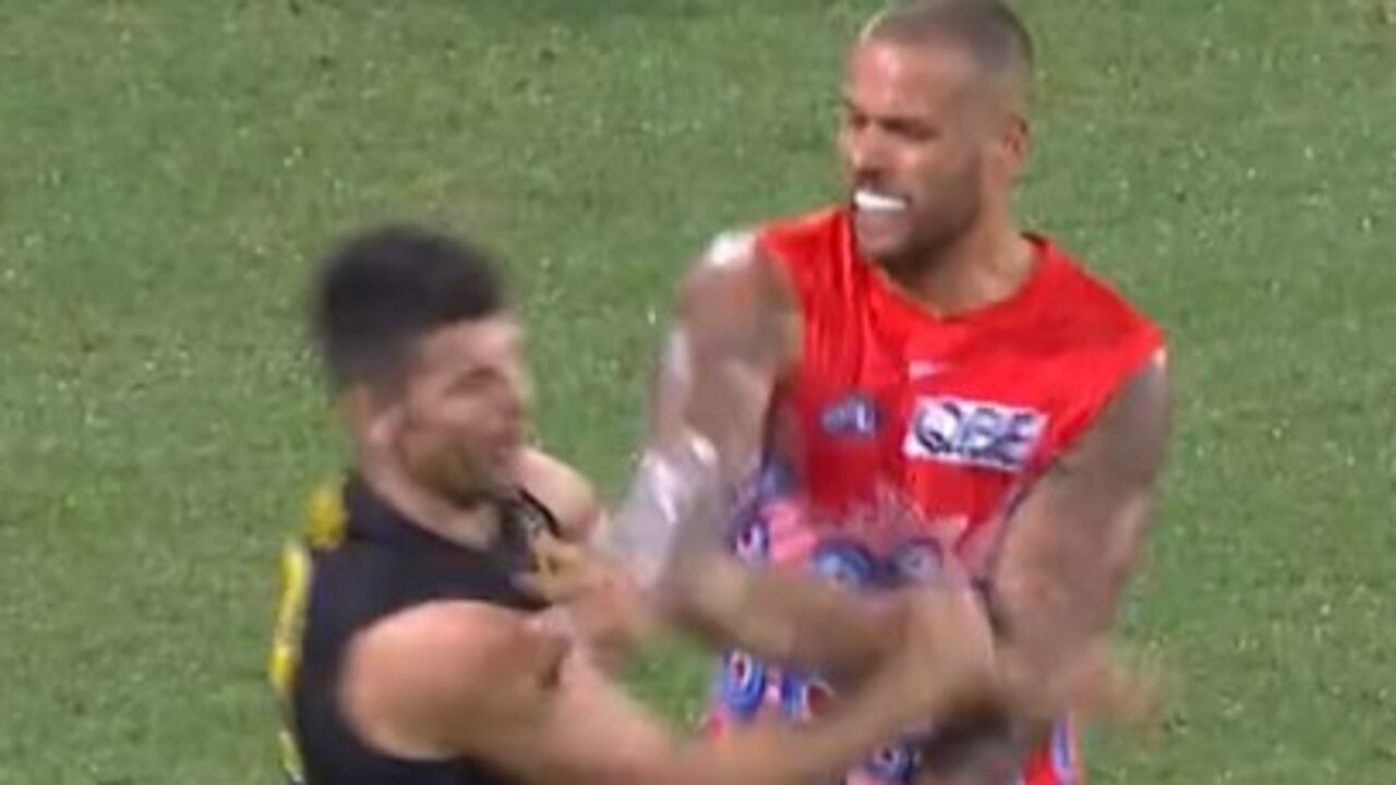 Buddy Franklin looks to have connected. Photo: Fox Sports