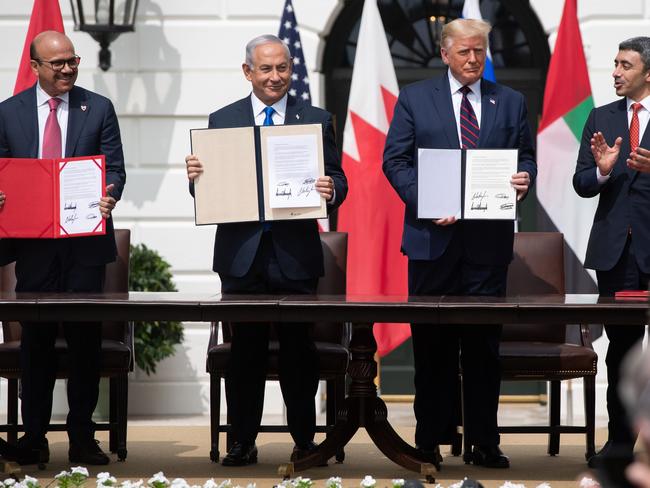 (L-R)Bahrain Foreign Minister Abdullatif al-Zayani, Israeli Prime Minister Benjamin Netanyahu, US President Donald Trump, and UAE Foreign Minister Abdullah bin Zayed Al-Nahyan participate in the signing of the Abraham Accords where the countries of Bahrain and the United Arab Emirates recognize Israel, at the White House in Washington, DC, September 15, 2020. - Israeli Prime Minister Benjamin Netanyahu and the foreign ministers of Bahrain and the United Arab Emirates arrived September 15, 2020 at the White House to sign historic accords normalizing ties between the Jewish and Arab states. (Photo by SAUL LOEB / AFP)