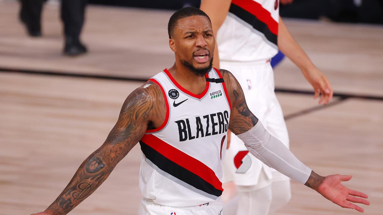 Damian Lillard: Waves goodbye