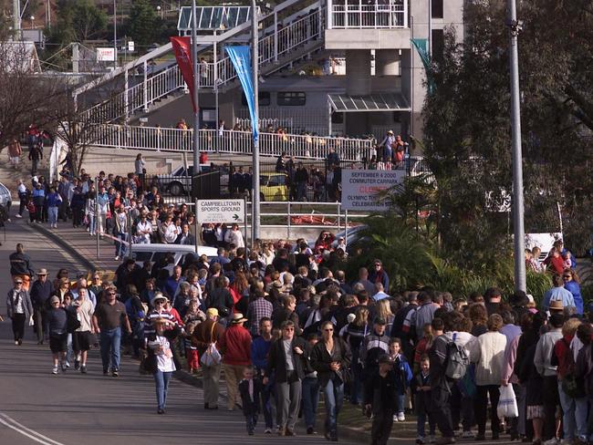 Olympic Torch Relay Day 89: September 04, 2000, Penrith to Bowral. Crowds flock from Leumeah station to the celebration site. Picture: Glen Campbell