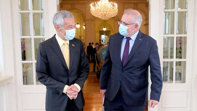 Scott Morrison, right, arrives in Singapore with Prime Minister Lee Hsien Loong on Thursday. Picture: Adam Taylor