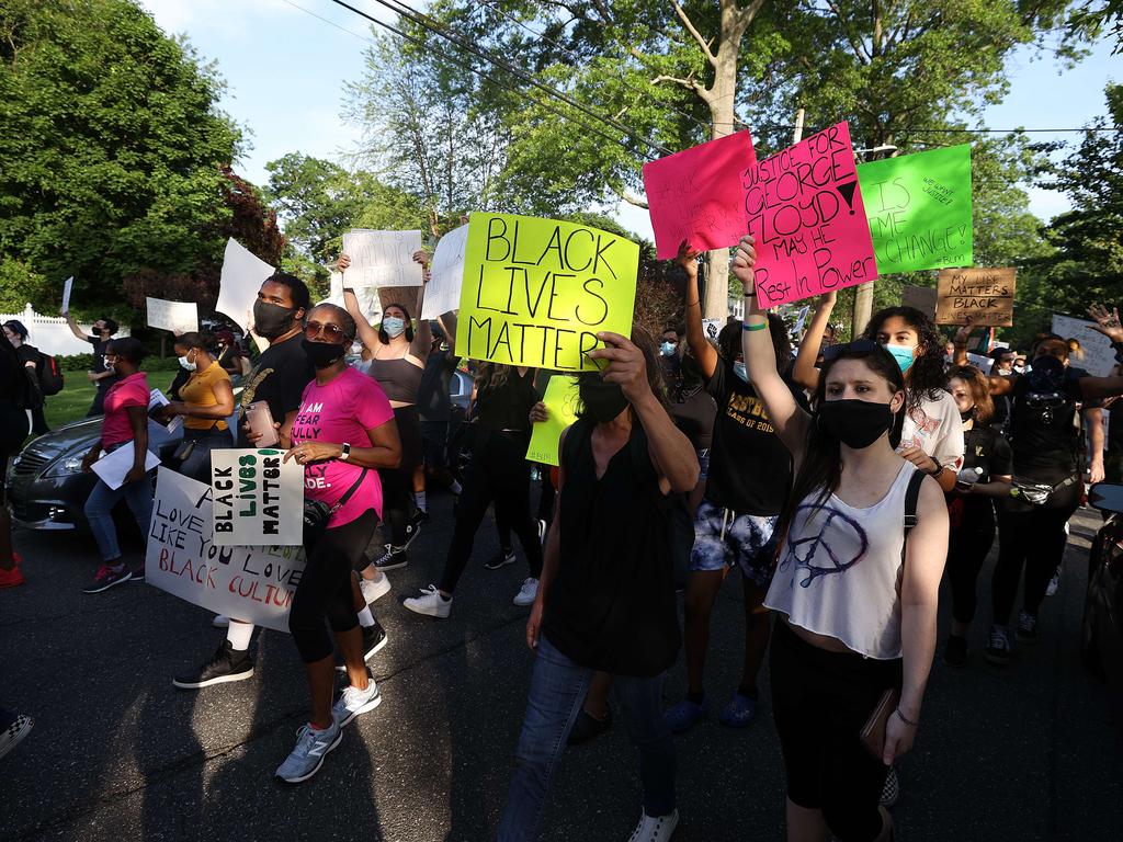 Floyd’s daylight murder has triggered an international wave of solidarity and brought to the fore once again the brute force behind the regular racist behaviour of US police officers. Picture: Al Bello/Getty Images/AFP.