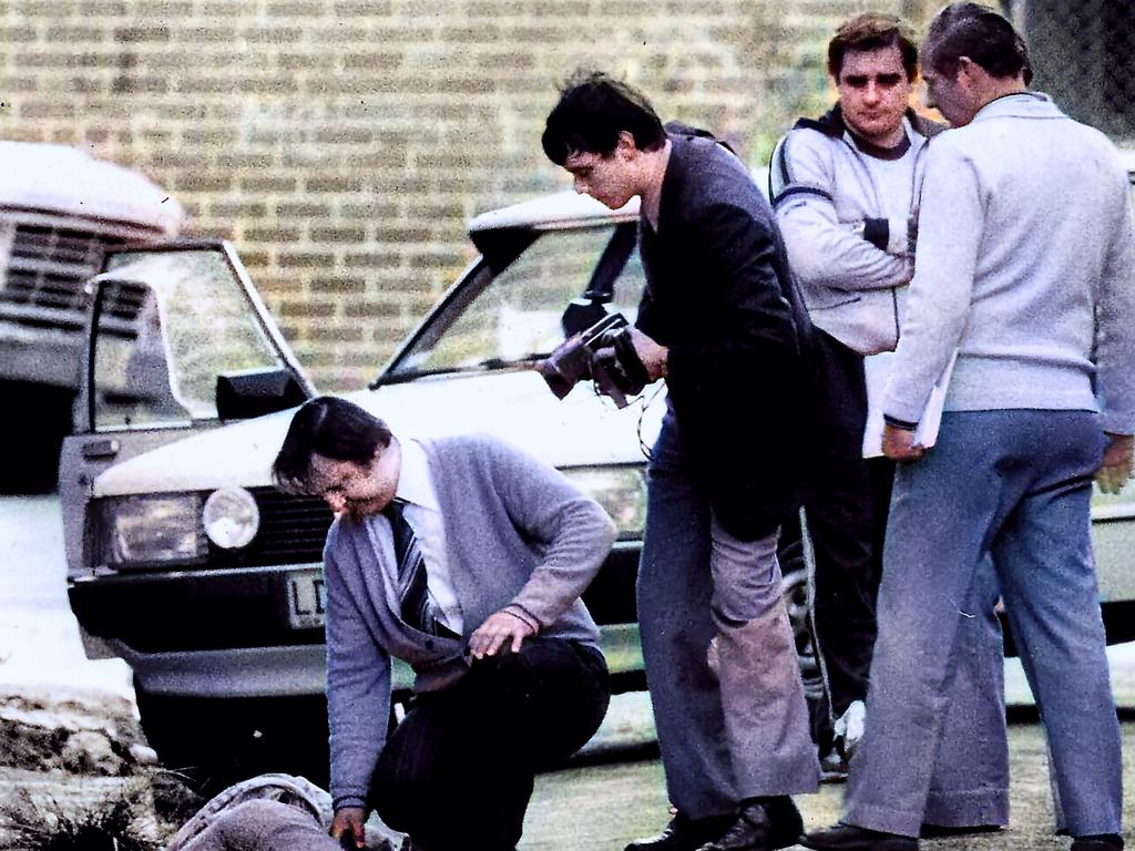 Rogerson (far right) inspects body of drug dealer Warren Lanfranchi, shot dead in Dangar Place, Chippendale.