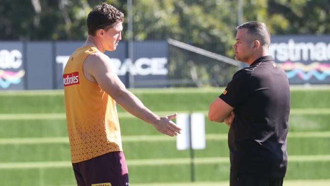 Corey Oates and Anthony Seibold in deep conversation at training. Picture: Annette Dew