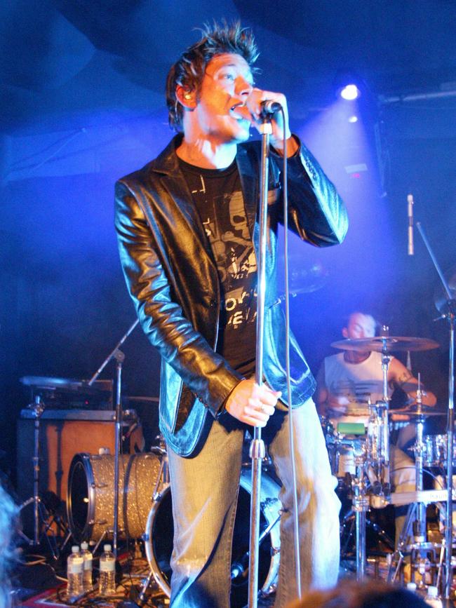 Robert Mills Concert at the Surfers Paradise Beer Garden in 2004.