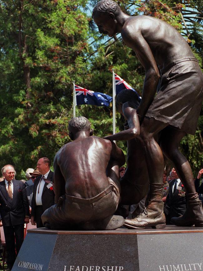 Unveiling of Edward "Weary" Dunlop statue in Benalla in 1996.