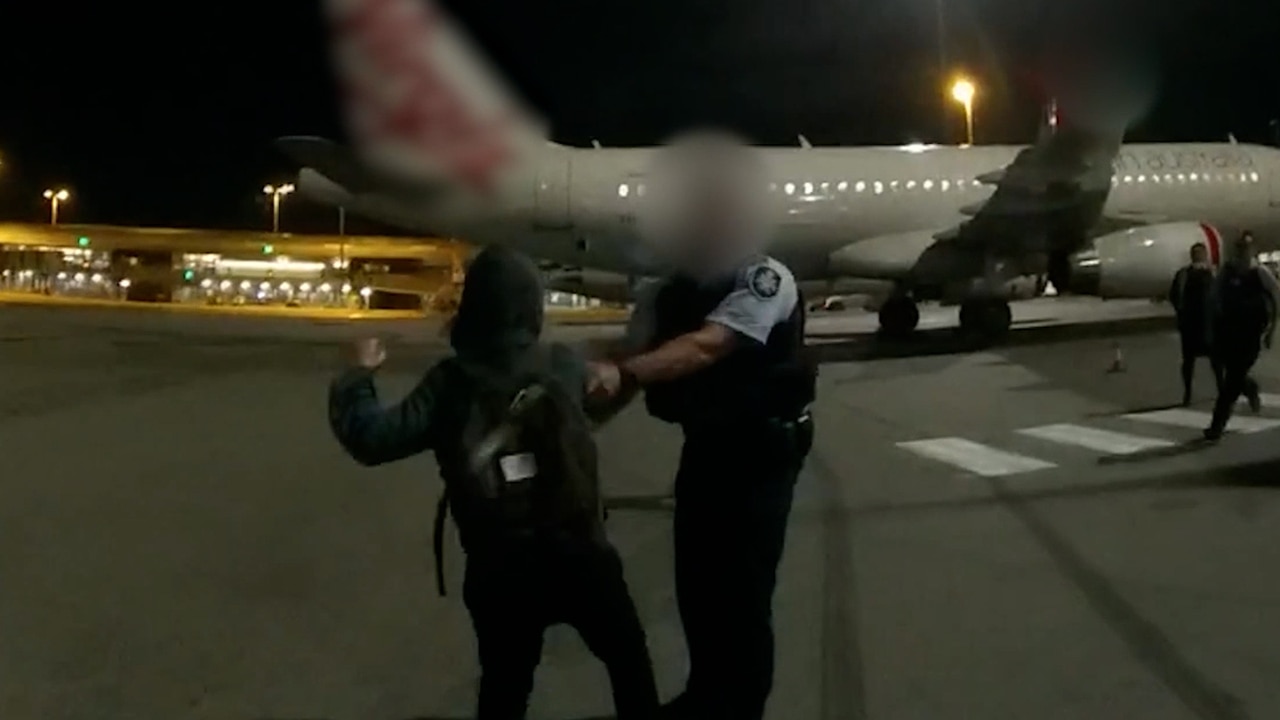 Jetstar passenger allegedly attacks police officers with pen