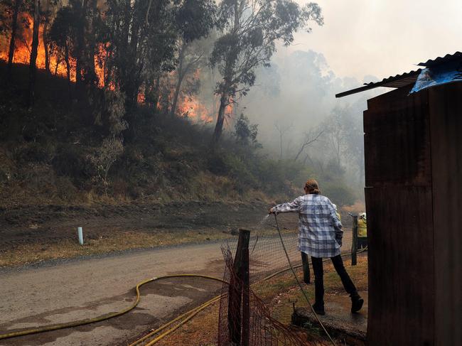 Residents trying to save their properties on Ivatt St in Cobar Park near Lithgow. Picture: Tim Hunter.