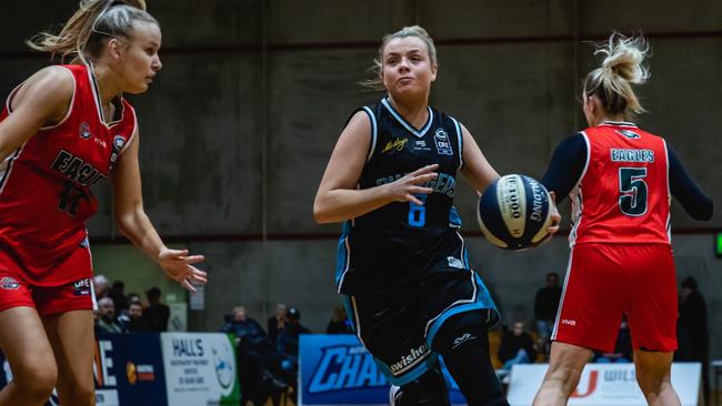 Sharna Thompson in action for the Hobart Chargers against the Eagles last Friday night. Picture: Linda Higginson