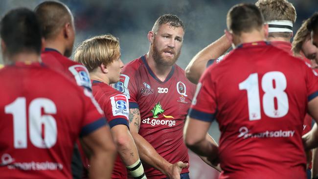 Scott Higginbotham of the Reds (central) speaks to the team in the Super Rugby match between the Reds and the Blues at Eden Park in Auckland, New Zealand, Friday, June 29, 2018. (AAP Image/SNPA, Fiona Goodall) NO ARCHIVING, EDITORIAL USE ONLY