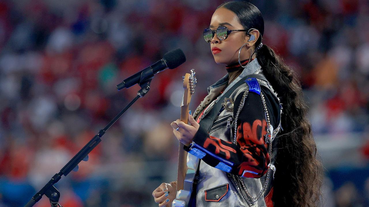 H.E.R. performs America The Beautiful before kick off. Picture: Getty Images.