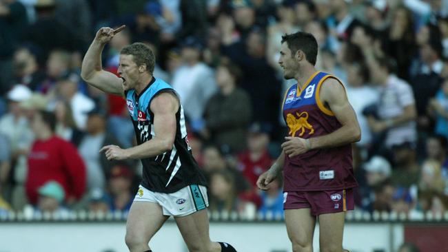 Hardwick celebrates the first goal of the 2004 grand final.