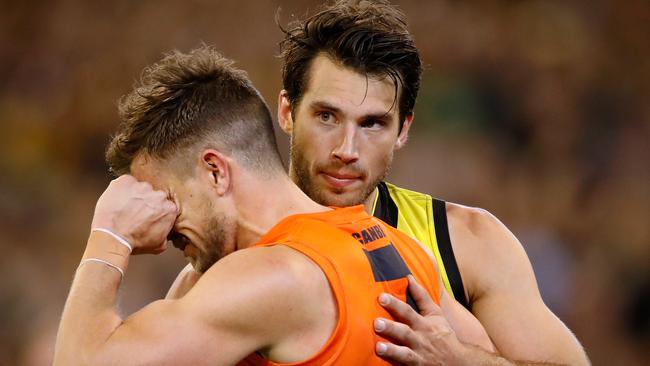 Alex Rance of the Tigers consoles former Tigers teammate Brett Deledio in 2017.