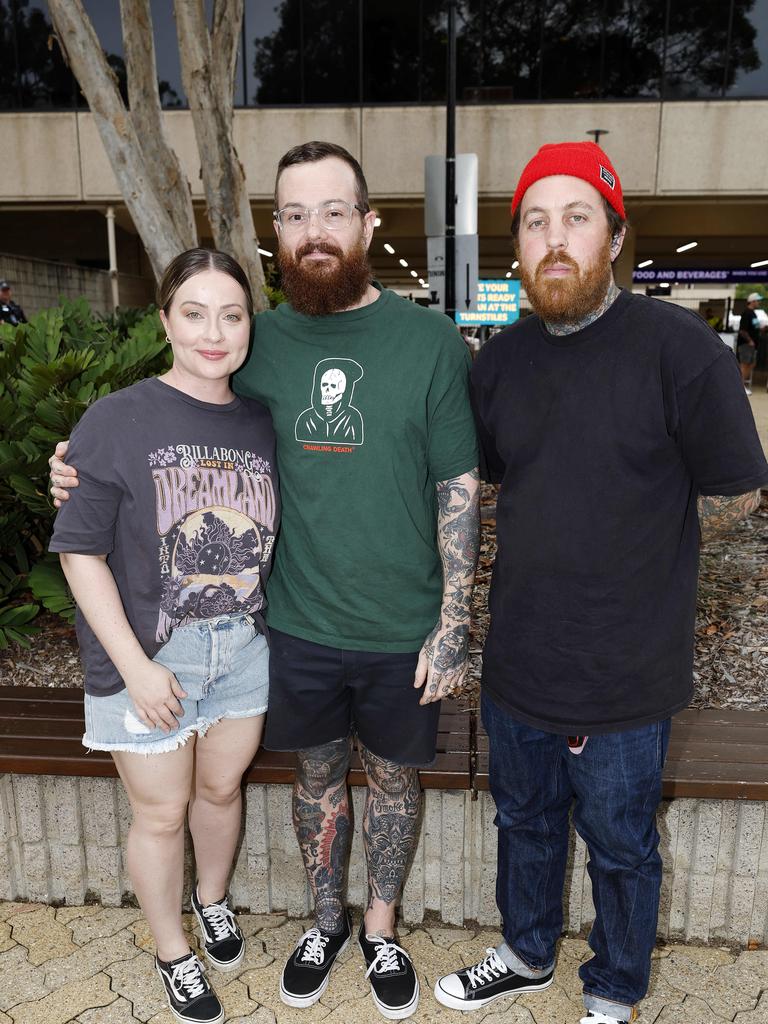 In pictures Fans rock out to Blink 182 in Brisbane The Courier Mail